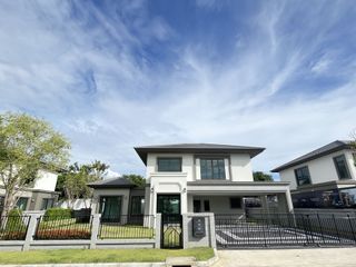 For sale 4 bedrooms house in Thawi Watthana, Bangkok