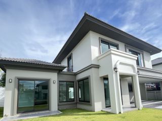For sale 4 bedrooms house in Thawi Watthana, Bangkok