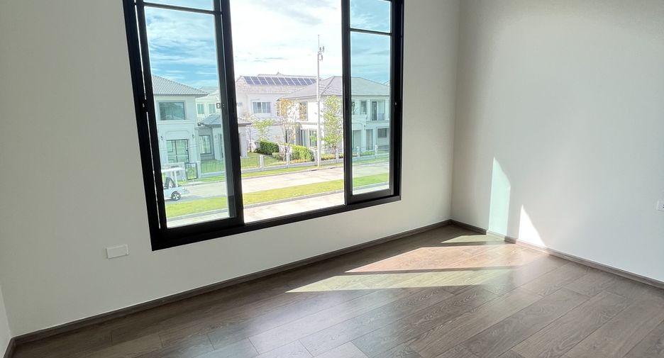 For sale 4 bedrooms house in Thawi Watthana, Bangkok