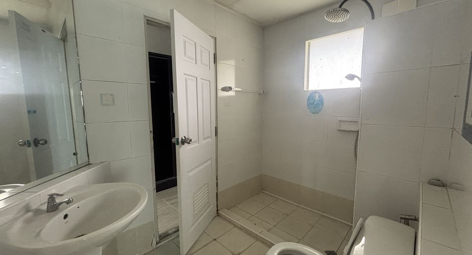For sale 4 bedrooms house in Bang Khun Thian, Bangkok