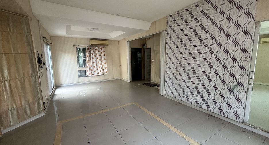 For sale 4 bedrooms house in Bang Khun Thian, Bangkok