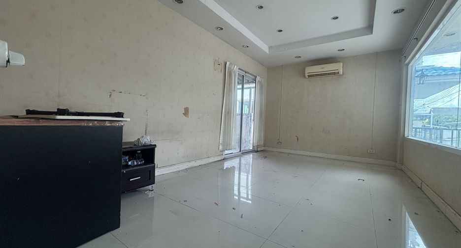 For sale 4 bedrooms house in Bang Khun Thian, Bangkok