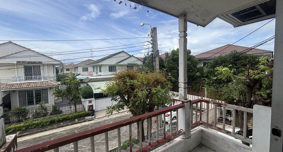 For sale 4 bedrooms house in Bang Khun Thian, Bangkok