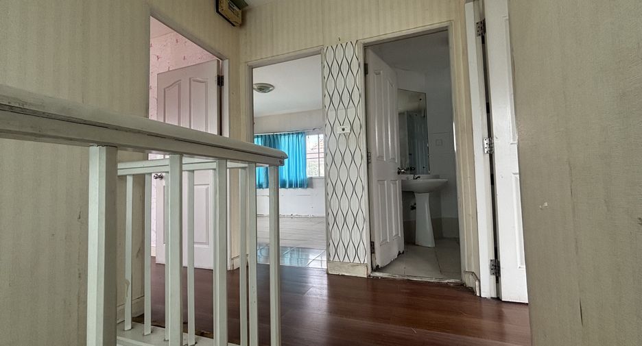 For sale 4 bedrooms house in Bang Khun Thian, Bangkok