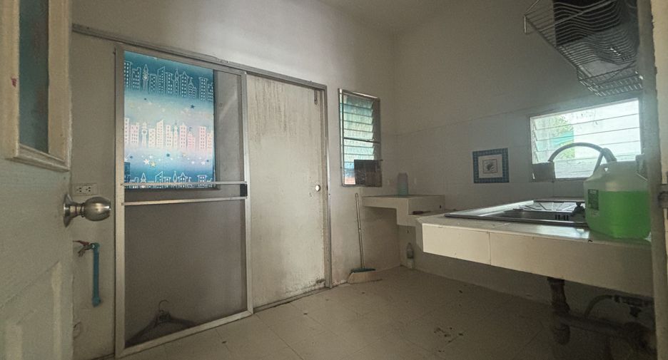 For sale 4 bedrooms house in Bang Khun Thian, Bangkok