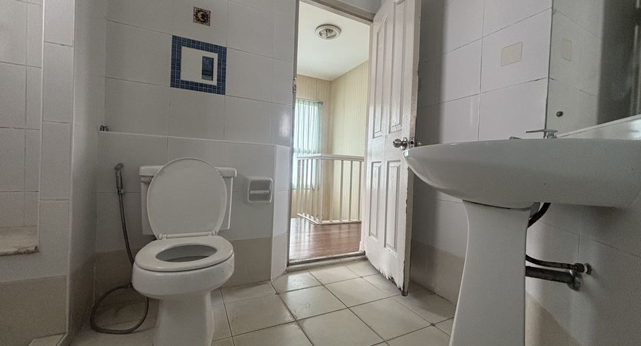 For sale 4 bedrooms house in Bang Khun Thian, Bangkok