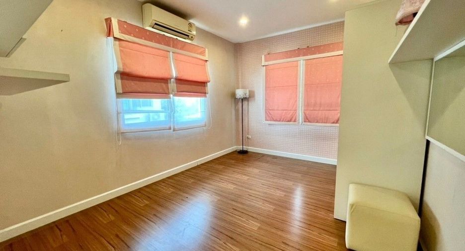 For sale 3 bedrooms house in Phasi Charoen, Bangkok