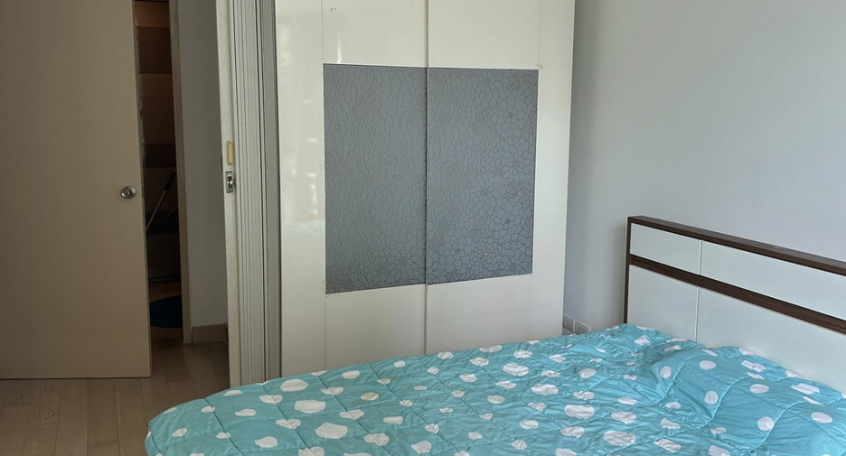 For rent 2 bedrooms condo in Khlong San, Bangkok