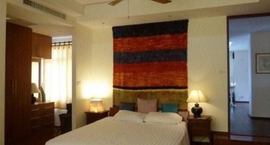 For rent 3 bedrooms condo in Khlong Toei, Bangkok
