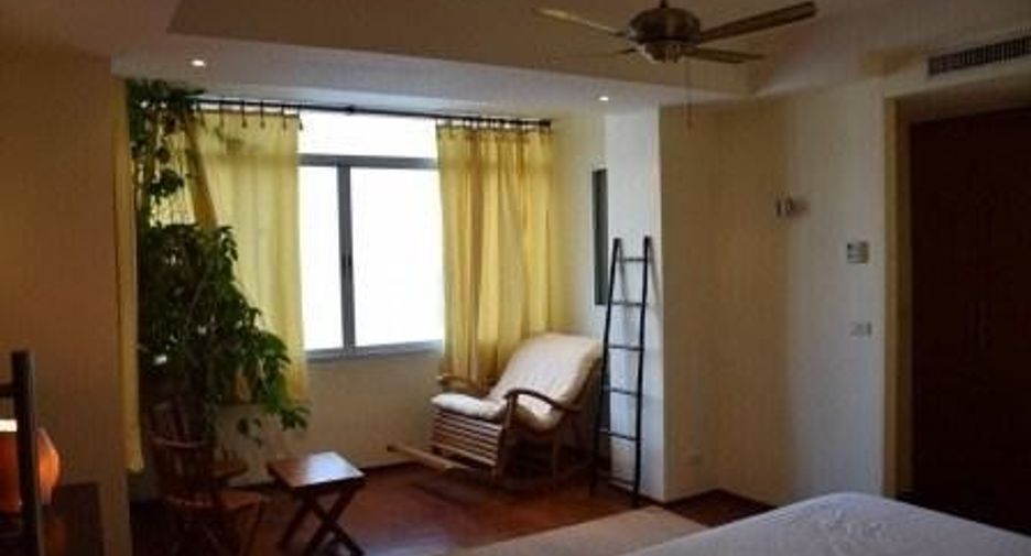 For rent 3 bedrooms condo in Khlong Toei, Bangkok
