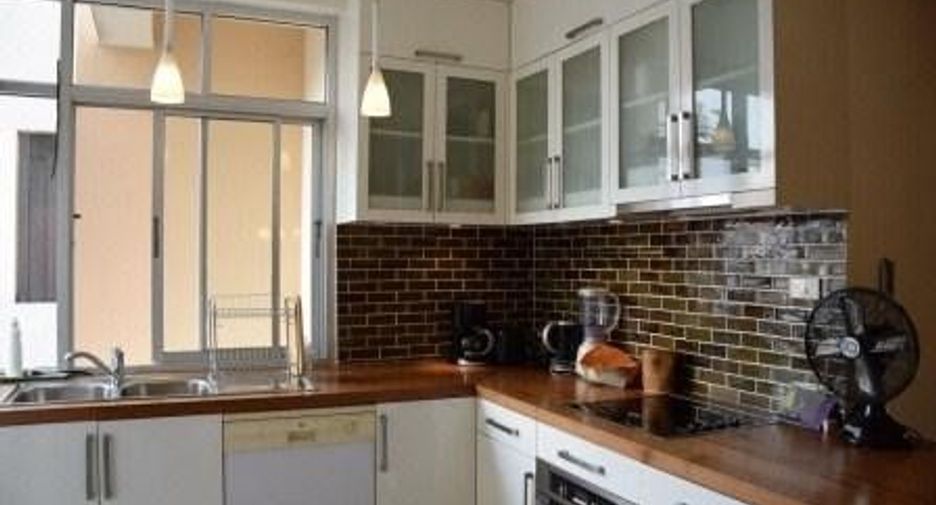 For rent 3 bedrooms condo in Khlong Toei, Bangkok