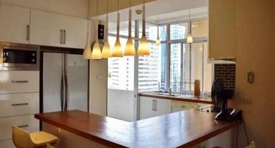 For rent 3 bedrooms condo in Khlong Toei, Bangkok