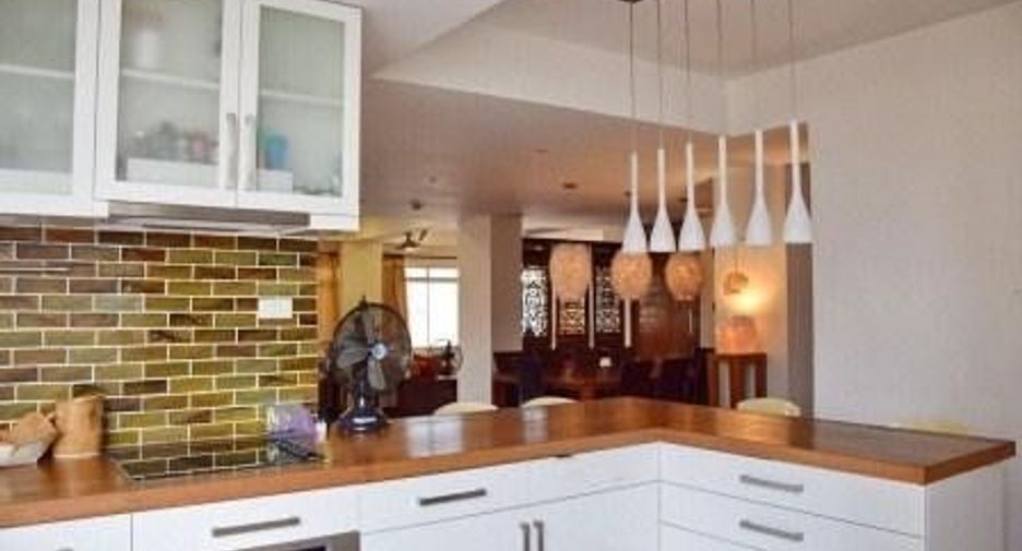 For rent 3 bedrooms condo in Khlong Toei, Bangkok