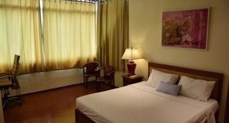 For rent 3 bedrooms condo in Khlong Toei, Bangkok