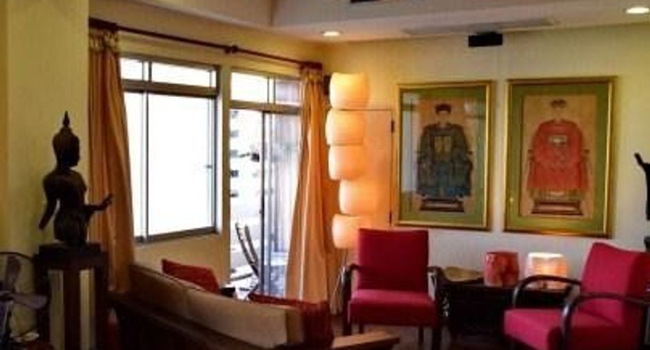 For rent 3 bedrooms condo in Khlong Toei, Bangkok