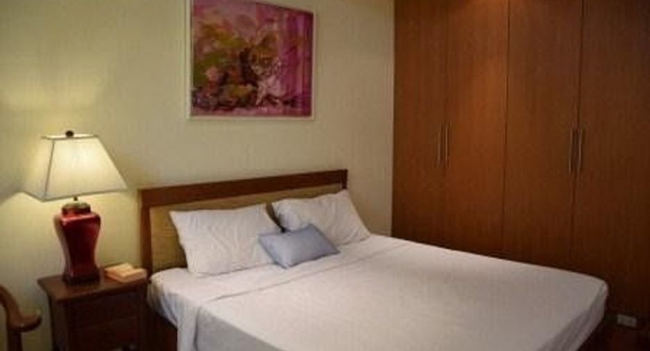 For rent 3 bedrooms condo in Khlong Toei, Bangkok