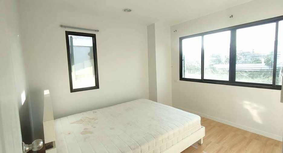 For sale 1 bed condo in Mueang Samut Prakan, Samut Prakan
