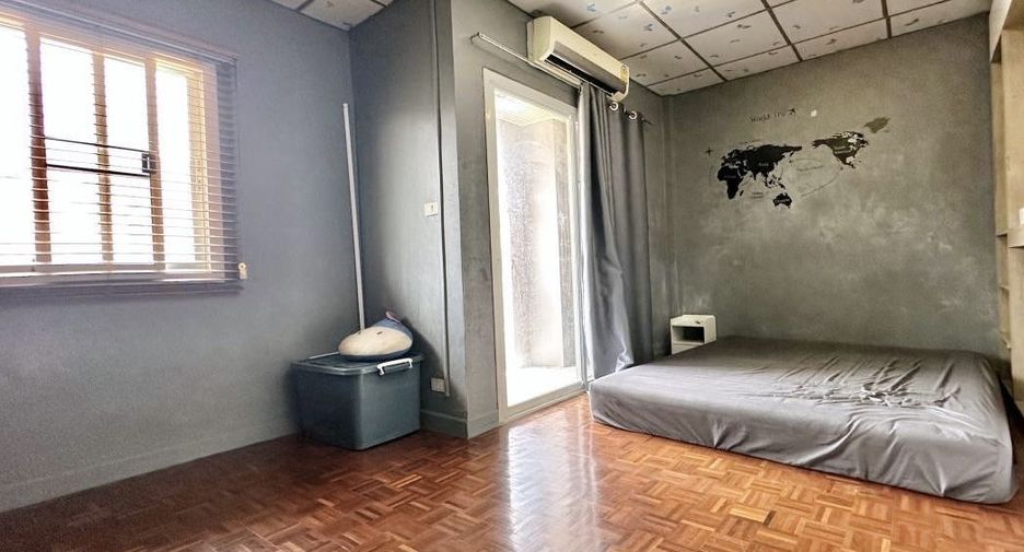 For sale 2 bedrooms townhouse in Wang Thonglang, Bangkok