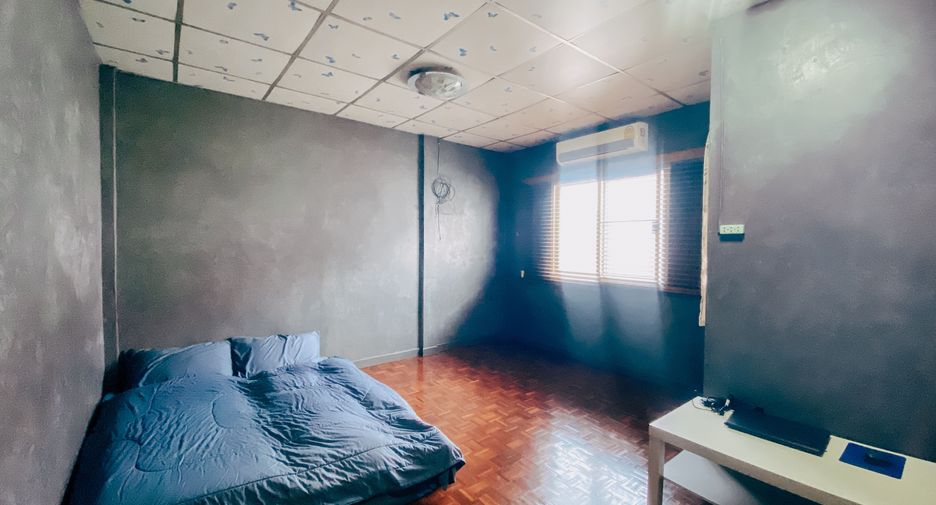 For sale 2 bedrooms townhouse in Wang Thonglang, Bangkok