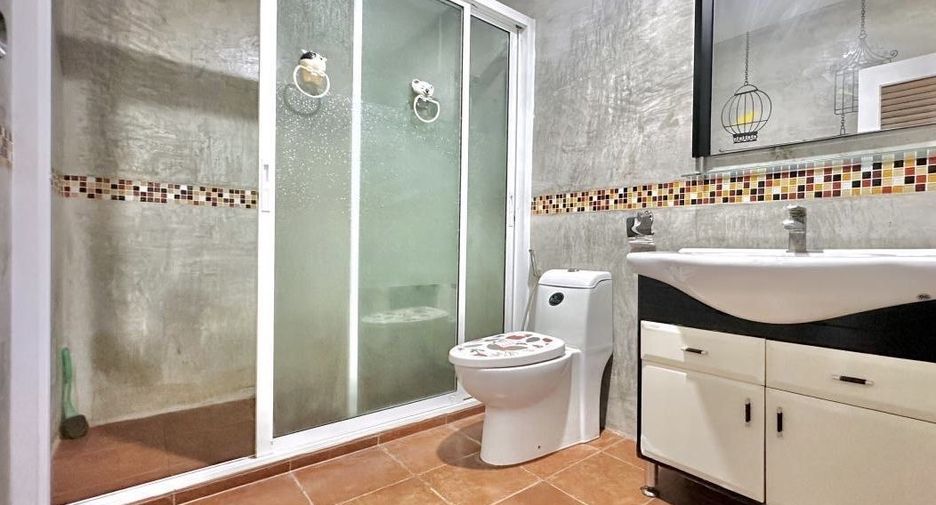 For sale 2 bedrooms townhouse in Wang Thonglang, Bangkok