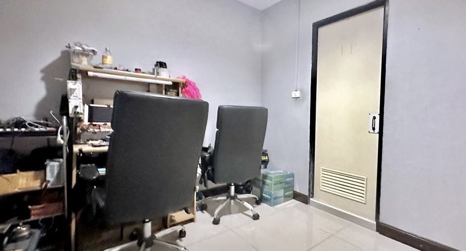 For sale 2 bedrooms townhouse in Wang Thonglang, Bangkok