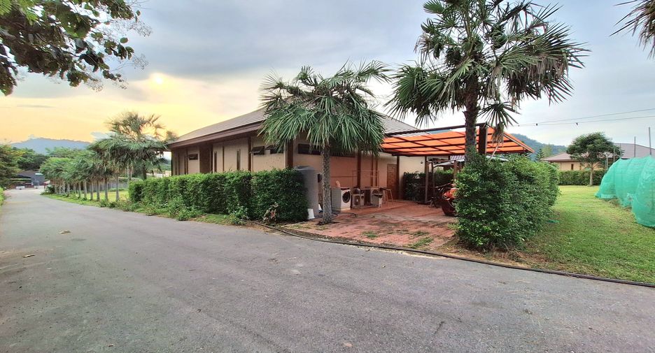For rent 3 bedrooms villa in Hua Hin, Prachuap Khiri Khan