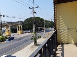 Casa adosada en venta de 3 habitaciones en Bang Lamung, Chonburi
