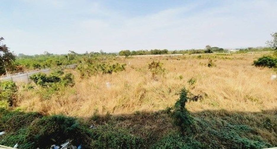 Casa adosada en venta de 3 habitaciones en Bang Lamung, Chonburi