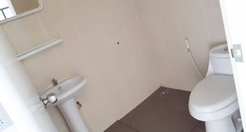 Casa adosada en venta de 3 habitaciones en Bang Lamung, Chonburi