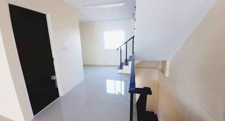 Casa adosada en venta de 3 habitaciones en Bang Lamung, Chonburi