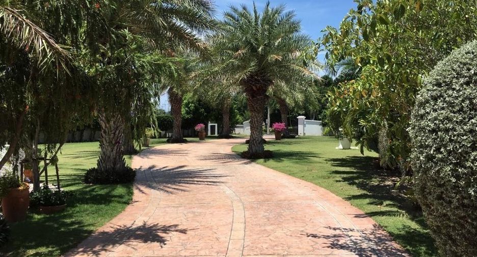 For sale 6 bedrooms villa in Cha Am, Phetchaburi