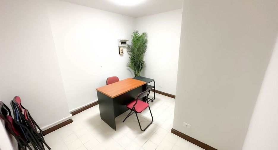 Reihenhaus zur Miete mit 3 Zimmer in Phra Khanong, Bangkok