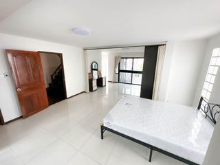 For rent 3 bedrooms townhouse in Phra Khanong, Bangkok