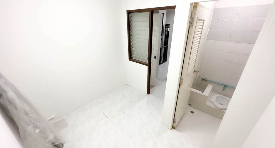 Reihenhaus zur Miete mit 3 Zimmer in Phra Khanong, Bangkok