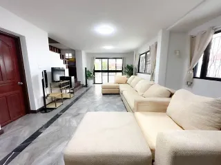 For rent 3 bedrooms townhouse in Phra Khanong, Bangkok