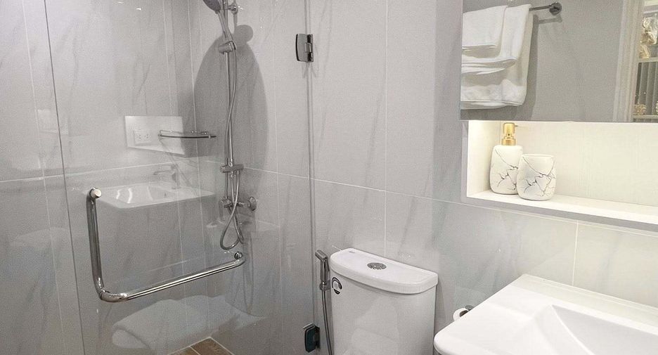 For sale 3 bedrooms condo in Yan Nawa, Bangkok