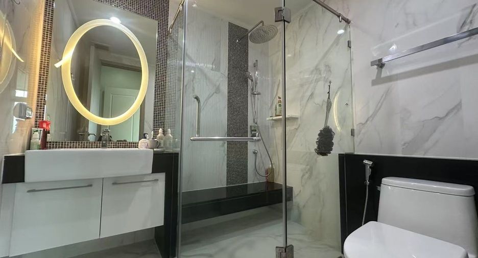For rent 3 bedrooms condo in Watthana, Bangkok
