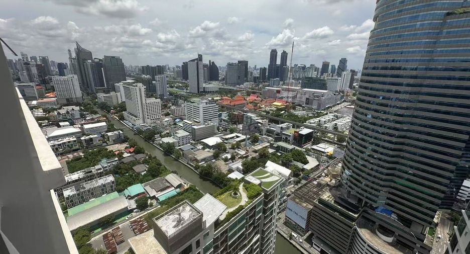 For rent 3 bedrooms condo in Watthana, Bangkok
