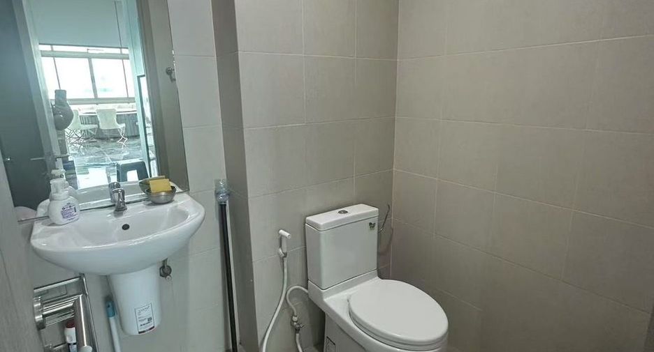 For rent 3 bedrooms condo in Watthana, Bangkok