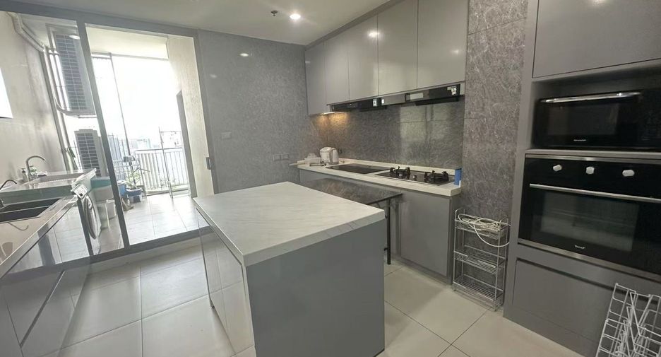 For rent 3 bedrooms condo in Watthana, Bangkok
