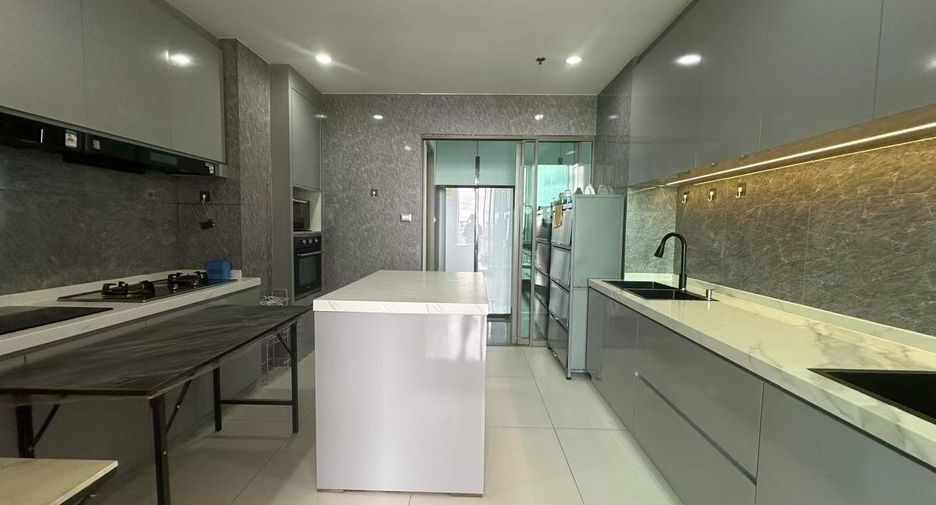 For rent 3 bedrooms condo in Watthana, Bangkok