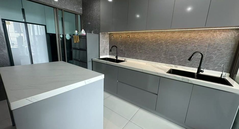 For rent 3 bedrooms condo in Watthana, Bangkok
