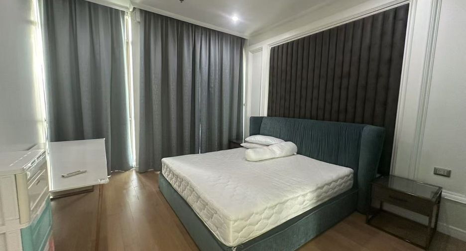 For rent 3 bedrooms condo in Watthana, Bangkok