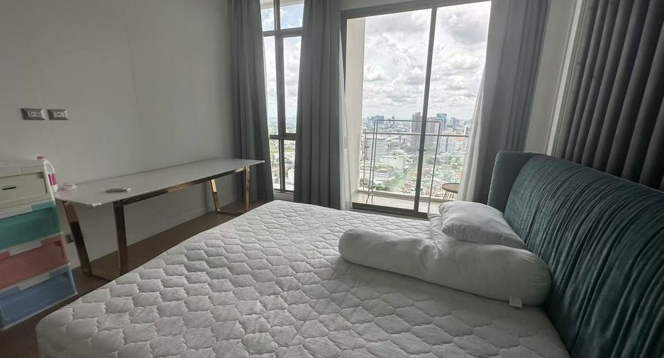 For rent 3 bedrooms condo in Watthana, Bangkok