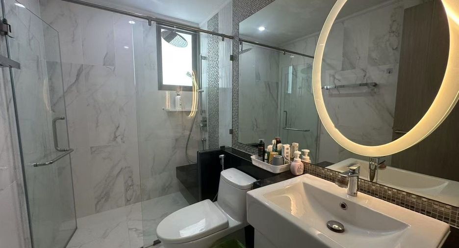 For rent 3 bedrooms condo in Watthana, Bangkok