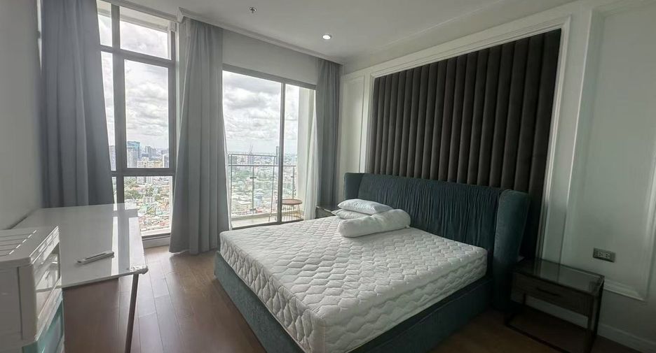 For rent 3 bedrooms condo in Watthana, Bangkok