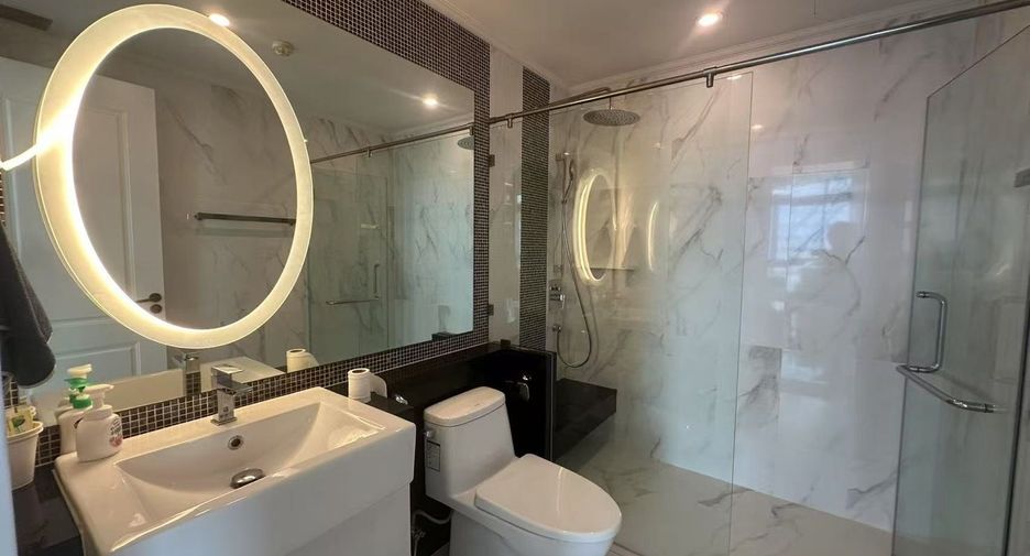 For rent 3 bedrooms condo in Watthana, Bangkok