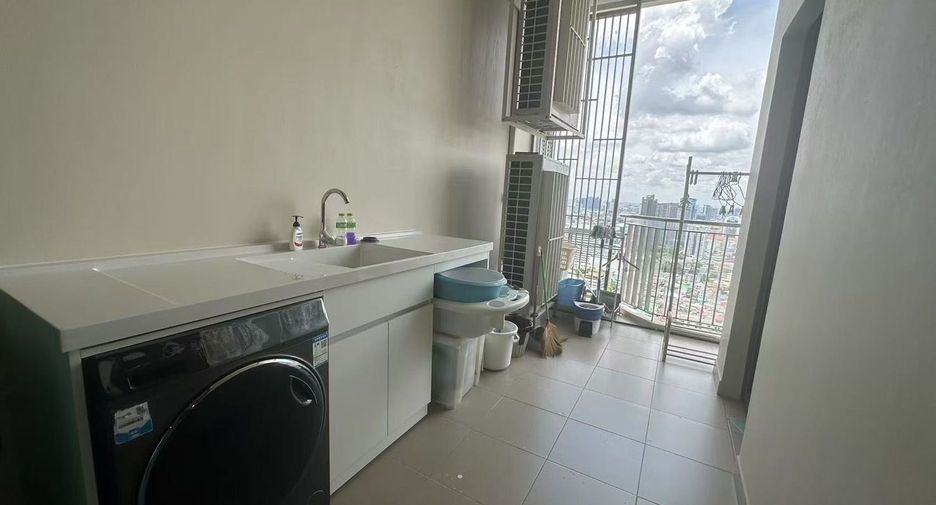 For rent 3 bedrooms condo in Watthana, Bangkok