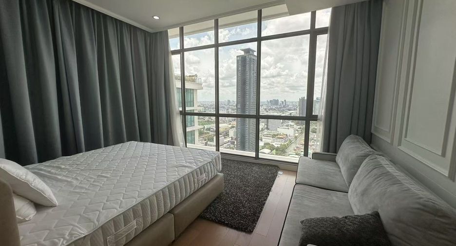 For rent 3 bedrooms condo in Watthana, Bangkok