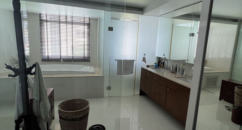 For sale 4 bedrooms condo in Sathon, Bangkok